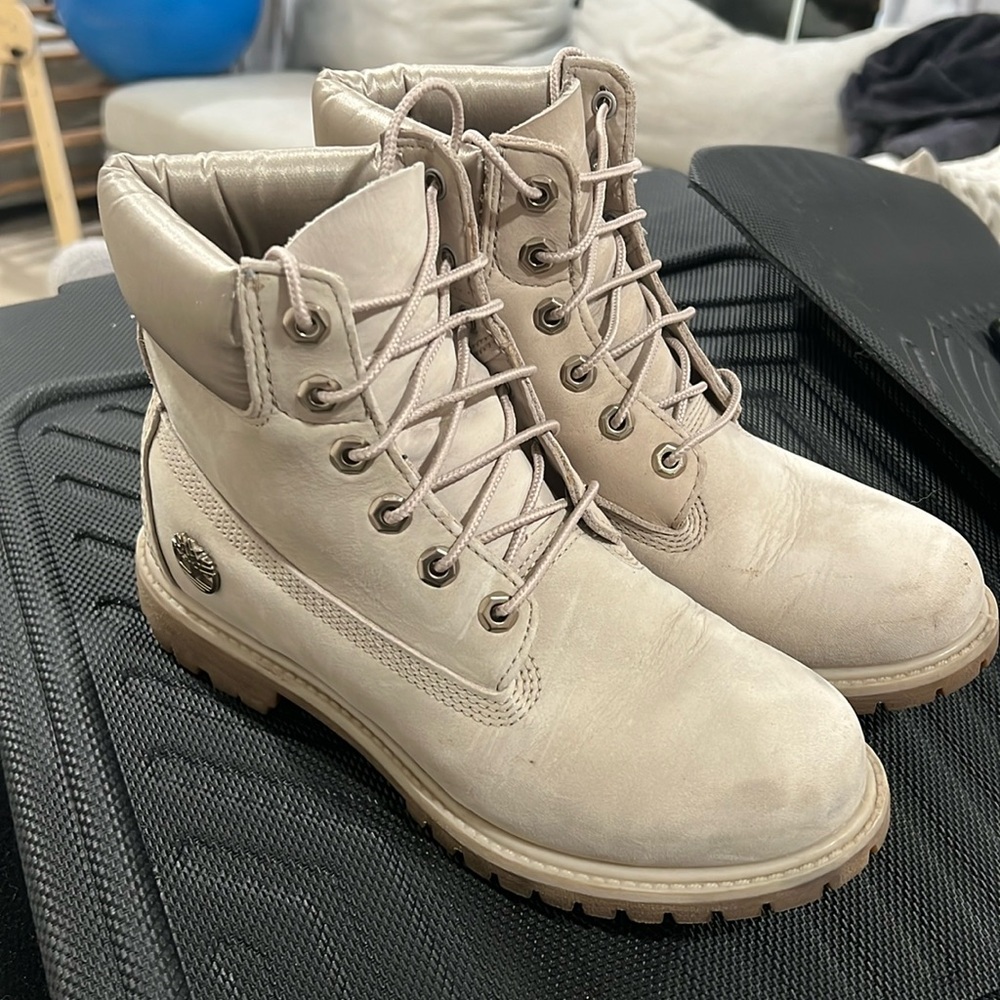 Timberland Women’s Jayne 6" Waterproof Boot  – Size 8, Light tan/grey